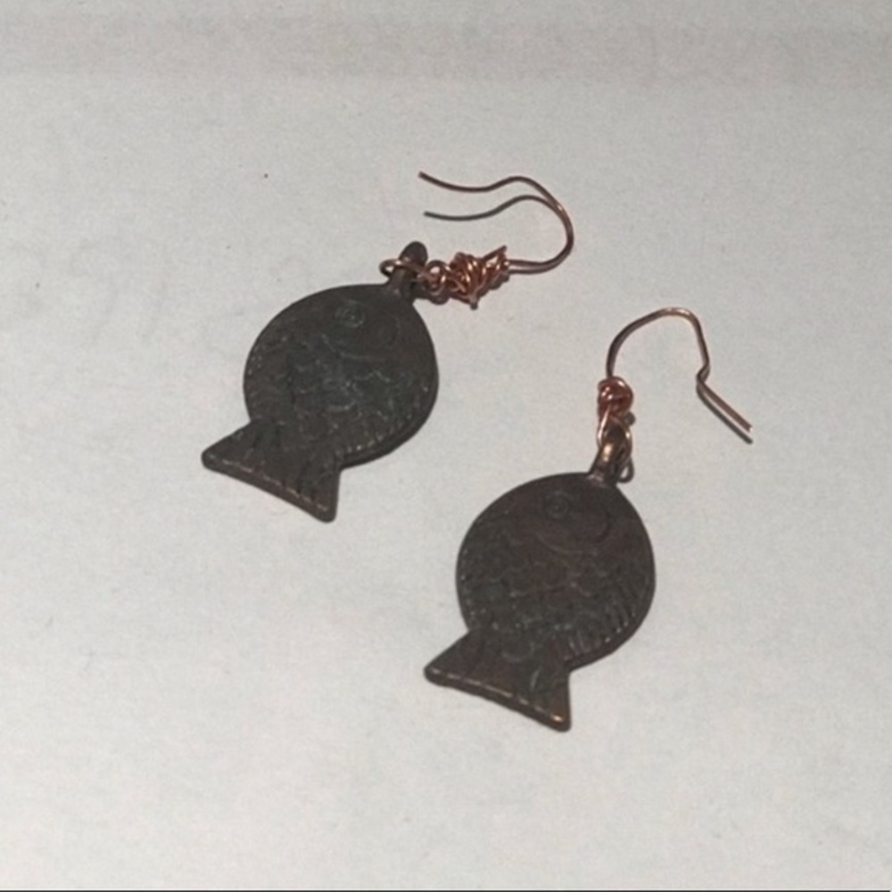Handmade boho patina brown copper fish charms‎ with copper wire hook earrings - Picture 2 of 5
